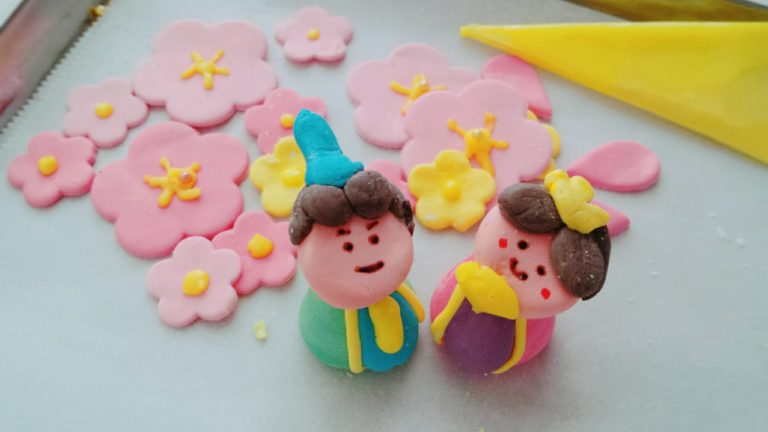 ひな祭りの飾りも手作り！ミルキーチョコのふんわりロールケーキレシピ 100均×Sweetsレシピ‼