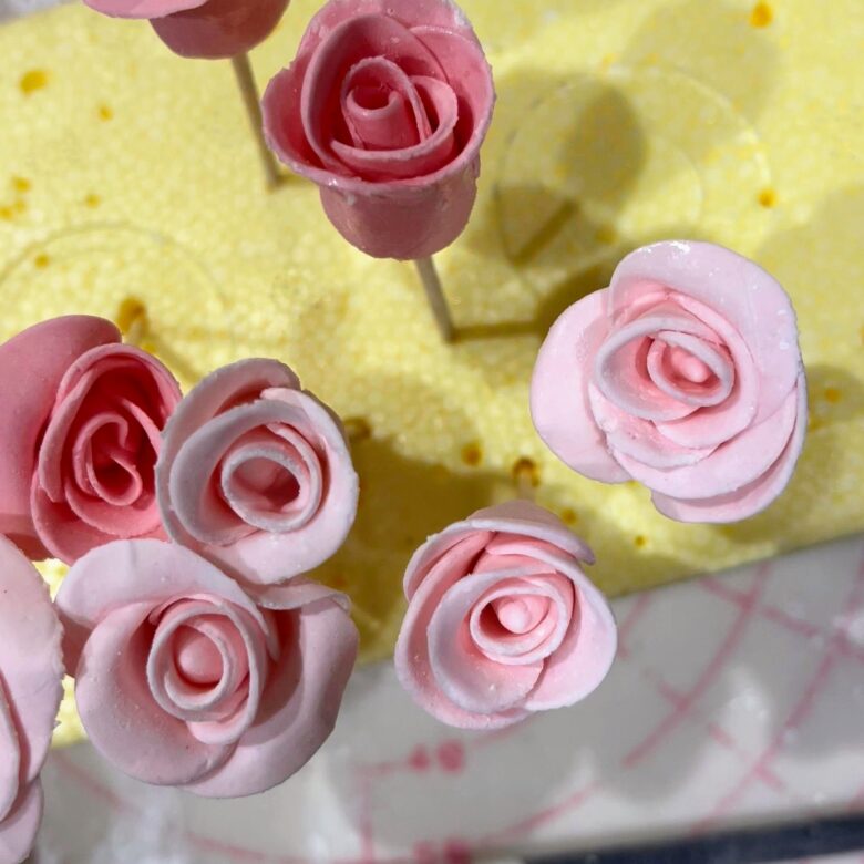 ケーキ 飾り バラ