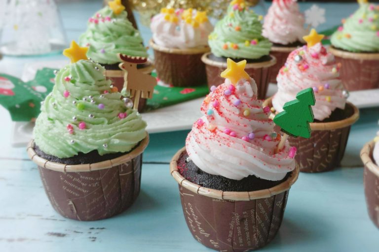 紙吹雪をふりかけるカップケーキのレシピ