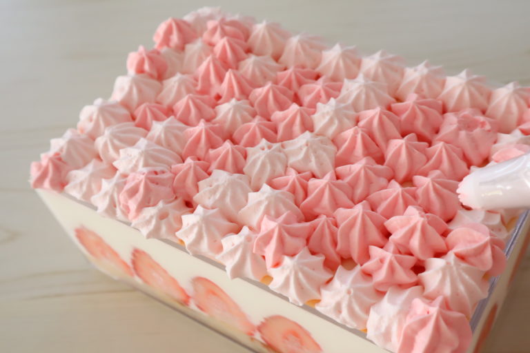 ひな祭りケーキの手作り簡単レシピ！100均素材でピンク色・いちごティラミス