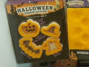 セリア100均ハロウィン お菓子作りグッズ19 クッキー型やケーキ紙型 レシピも