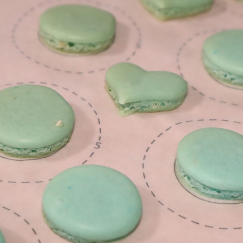 セリア マカロン ひび割れ