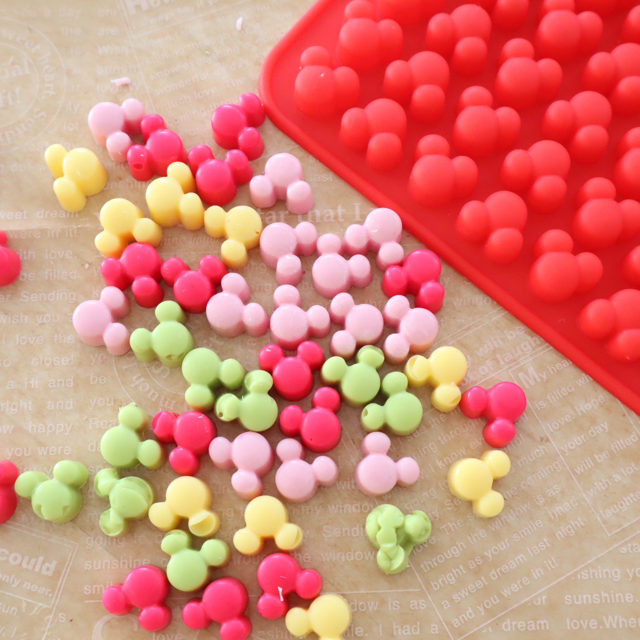 【ダイソーバレンタイン2021】製菓材料・シリコンチョコ型やカップ！100均手作りレシピ&セリアも