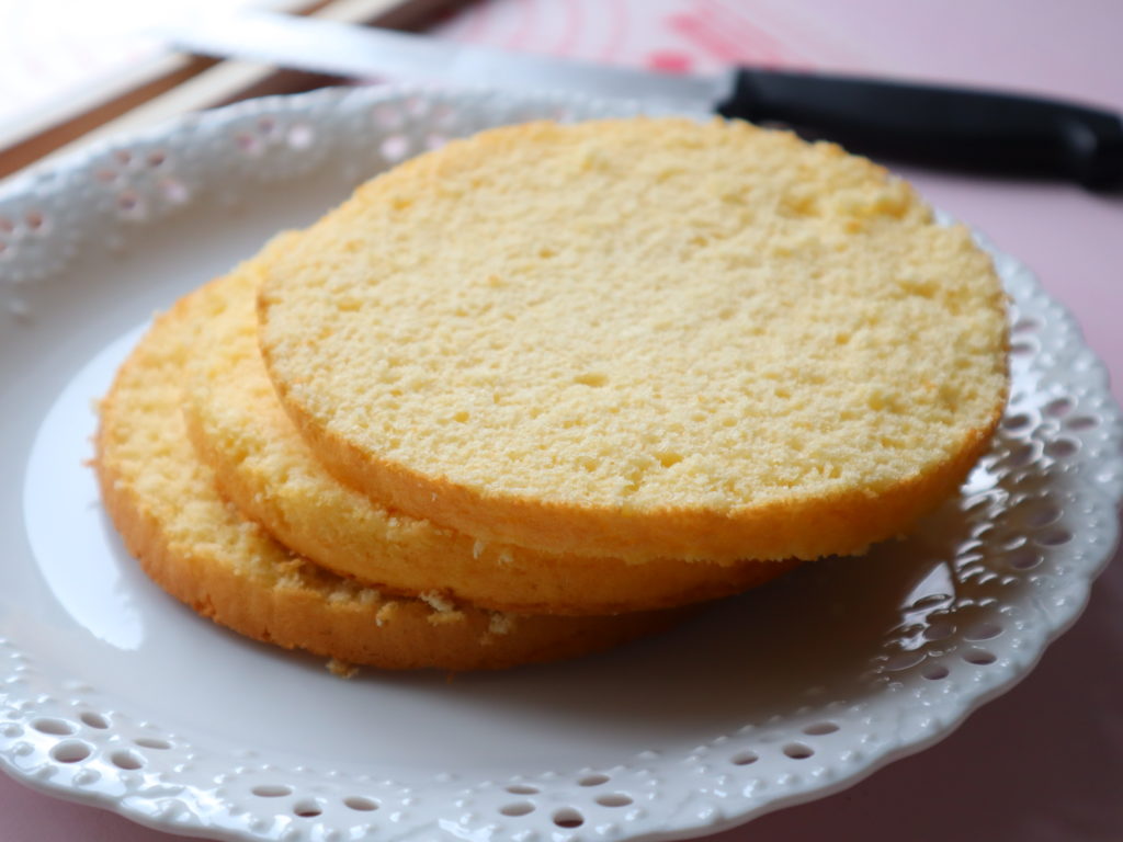 スポンジケーキ をしっとりさせる！ シロップの作り方＆塗り方