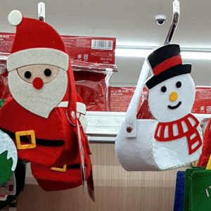 ダイソークリスマスサンタコスプレ 衣裳 トナカイカチューシャ帽子 大人 子ども用サイズと使用例も