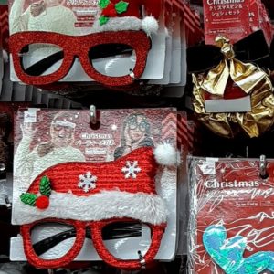 ダイソークリスマスサンタコスプレ 衣裳 トナカイカチューシャ帽子 大人 子ども用サイズと使用例も