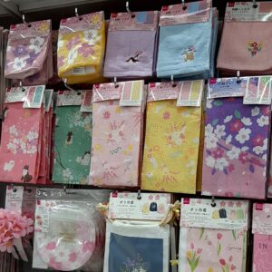 ダイソー100均桜グッズ21 造花や紙皿パーティーお弁当グッズ 春リメイクシートやラッピング袋も 100均 Sweetsレシピ