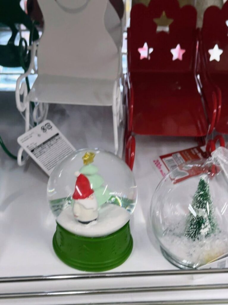 ダイソー　クリスマス置物