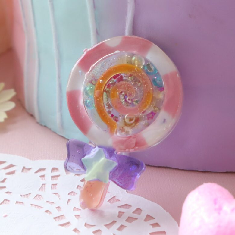 レジン　キーホルダー　作り方　100均