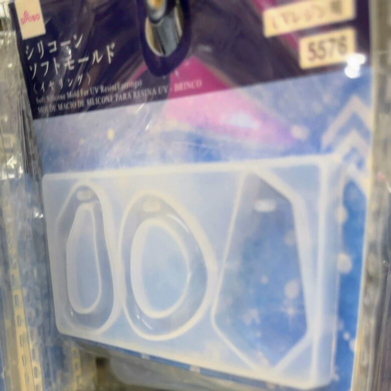 レジン　アクセサリー　100均