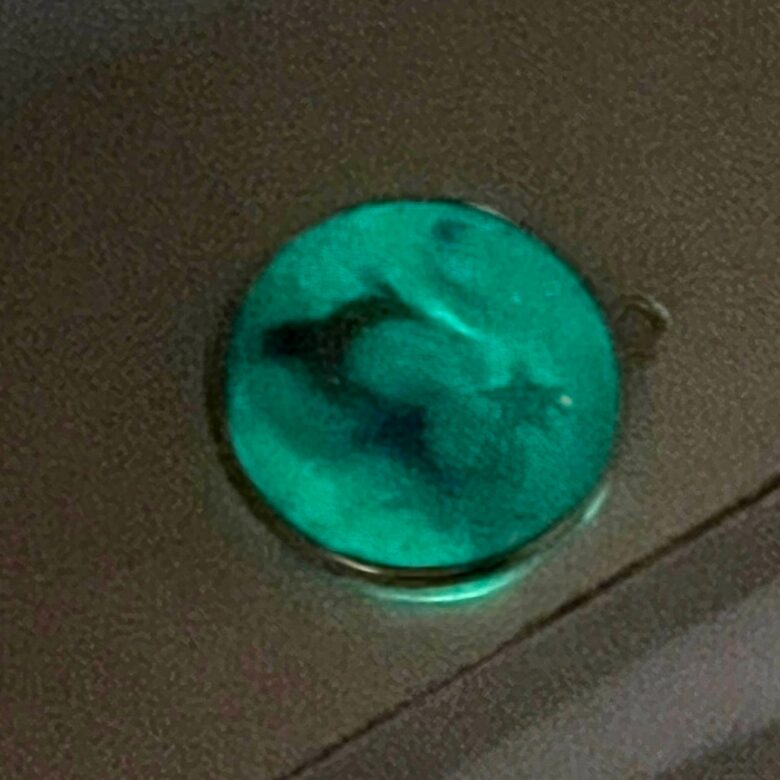 レジン　光る